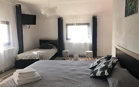 camere de închiriat livada cu meri